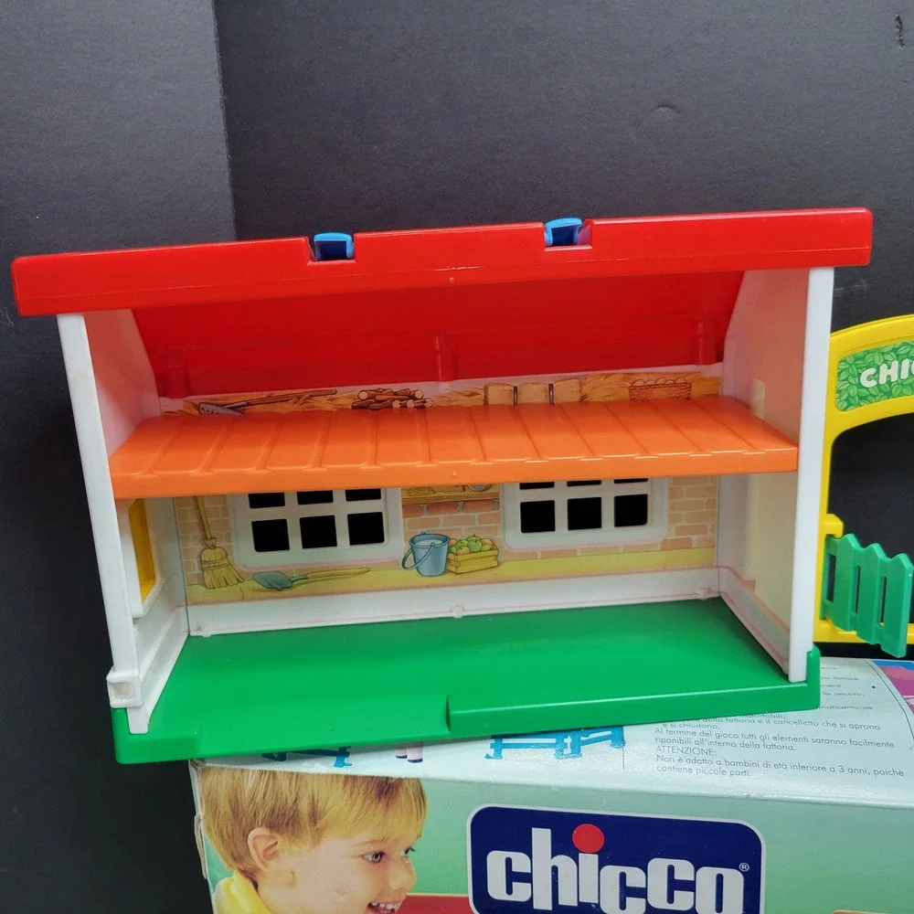 Chicco Farm Vintage Portable Barn Playset 21 Pieces Tractor Animals Figures Box